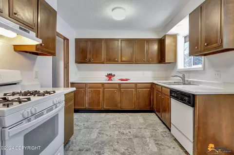 23138 Elder Dr, Chugiak, AK 99567 photo 9