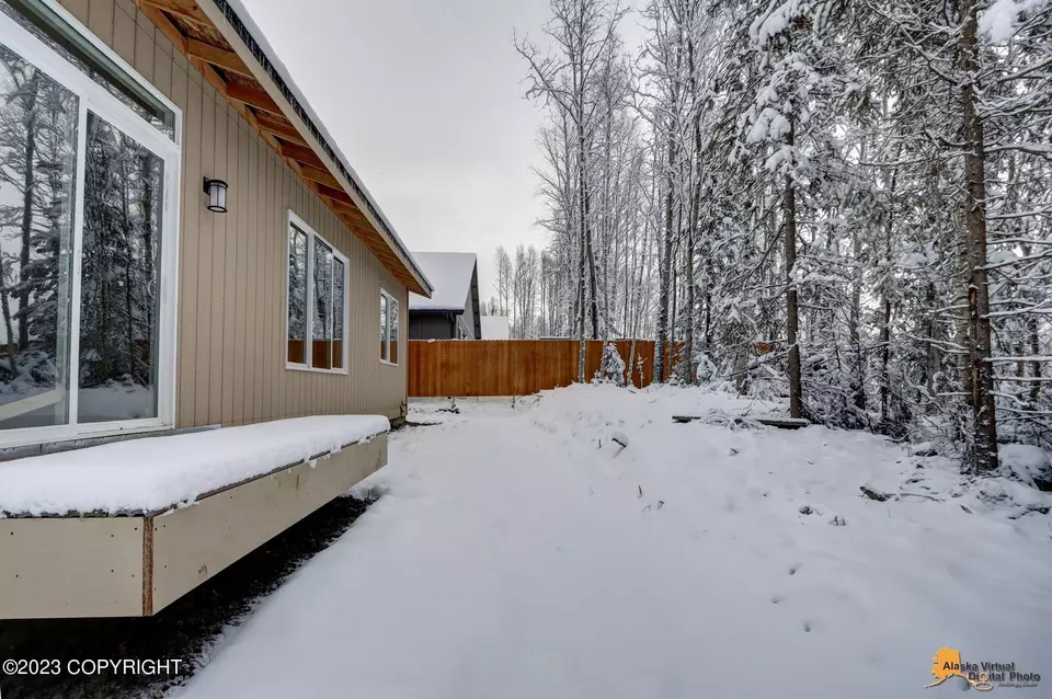 Exterior - 3828 Quartz Cir, Anchorage, AK 99502 photo 4 of 5