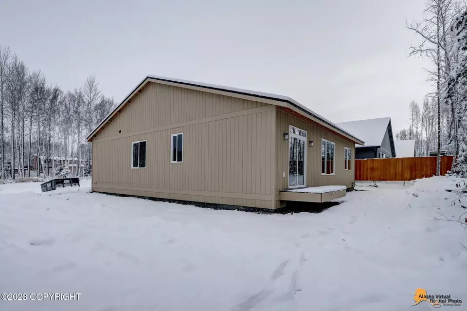 Exterior - 3828 Quartz Cir, Anchorage, AK 99502 photo 3 of 5