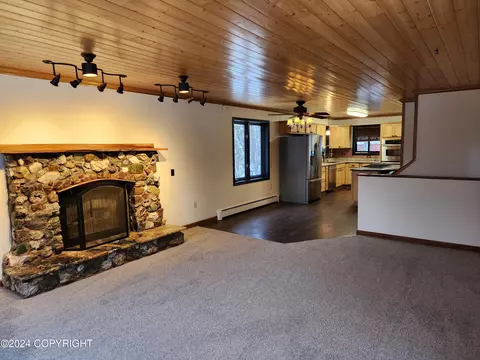 Living - 20527 Mark Cir, Chugiak, AK 99567 photo 14 of 18