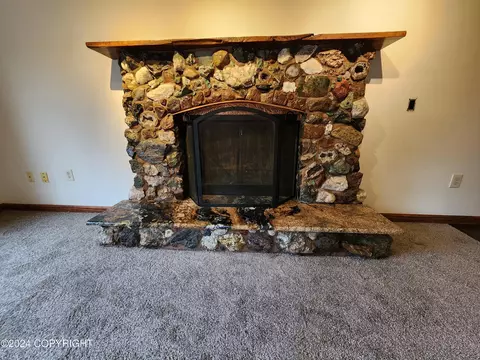Living - 20527 Mark Cir, Chugiak, AK 99567 photo 4 of 18