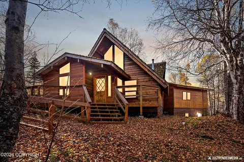 15536 Husky St, Eagle River, AK 99577