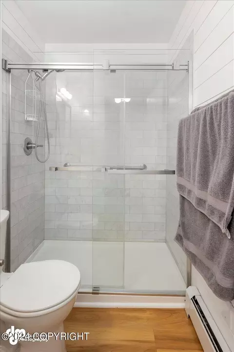 Bath - 6542 E 16th Ave, Anchorage, AK 99504 photo 2 of 8