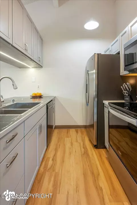 Kitchen - 6542 E 16th Ave, Anchorage, AK 99504 photo 1 of 4