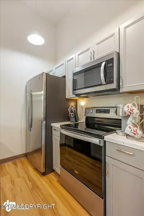 Kitchen - 6542 E 16th Ave, Anchorage, AK 99504 photo 2 of 4