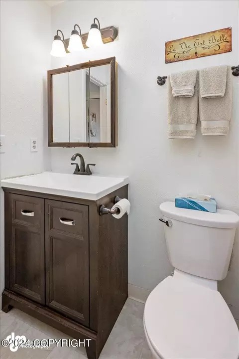 Bath - 6542 E 16th Ave, Anchorage, AK 99504 photo 6 of 8