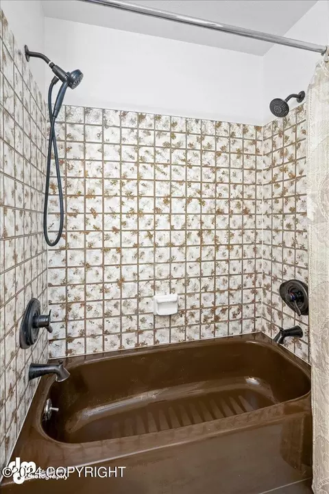 Bath - 6542 E 16th Ave, Anchorage, AK 99504 photo 5 of 8