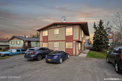 5453 Camelot Dr, Anchorage, AK 99508