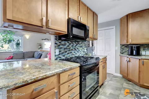Kitchen - 2016 Waldron Dr, Anchorage, AK 99507 photo 6 of 7