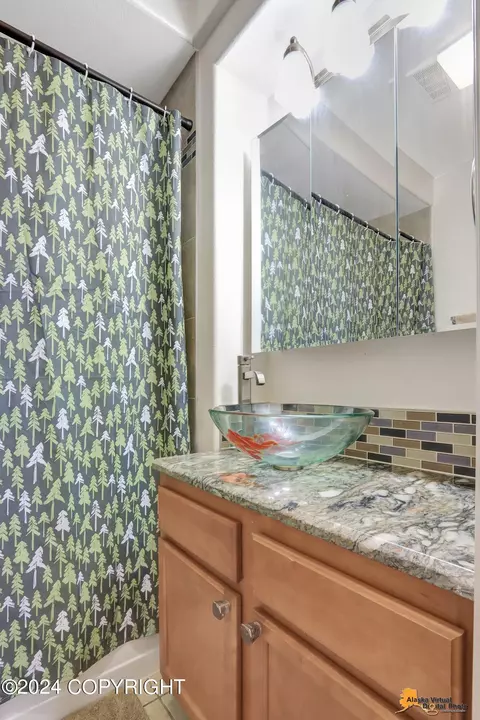 Bath - 2016 Waldron Dr, Anchorage, AK 99507 photo 2 of 2