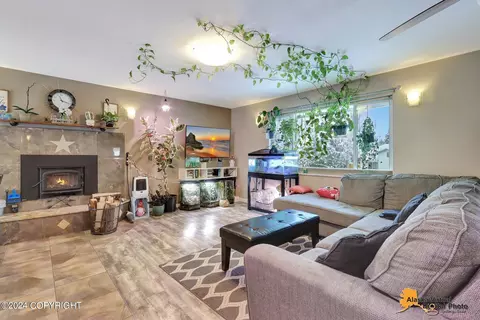 Living - 2016 Waldron Dr, Anchorage, AK 99507 photo 2 of 6