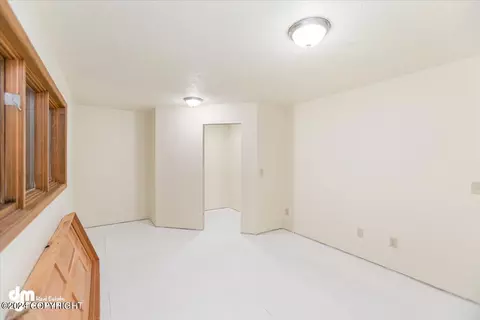Bedroom - 3430 Balchen Dr, Anchorage, AK 99517 photo 7 of 10