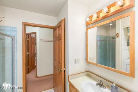 Bath - 3430 Balchen Dr, Anchorage, AK 99517 photo 4 of 7