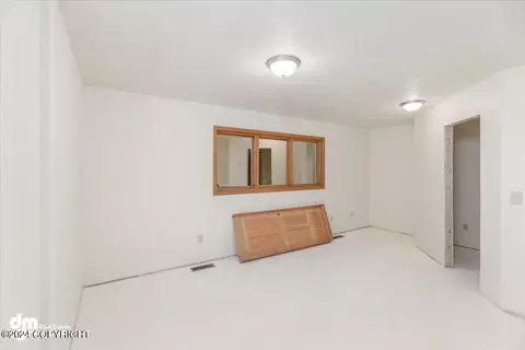 Bedroom - 3430 Balchen Dr, Anchorage, AK 99517 photo 6 of 10