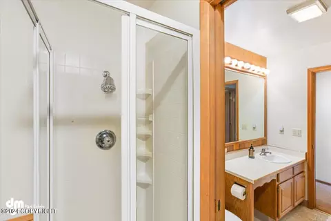 Bath - 3430 Balchen Dr, Anchorage, AK 99517 photo 2 of 7