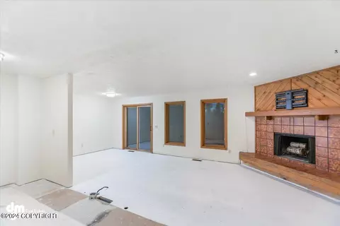 Living - 3430 Balchen Dr, Anchorage, AK 99517 photo 5 of 6