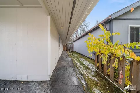 7840 Chaimi Loop, Anchorage, AK 99504 photo 4