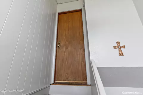 Entry Way - 6412 E 14th Ct, Anchorage, AK 99504 photo 3 of 6
