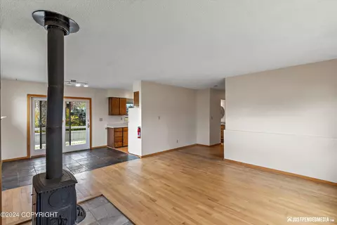 Living - 6412 E 14th Ct, Anchorage, AK 99504 photo 2 of 4