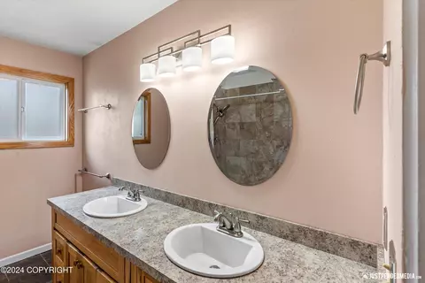 Bath - 6412 E 14th Ct, Anchorage, AK 99504 photo 1 of 3