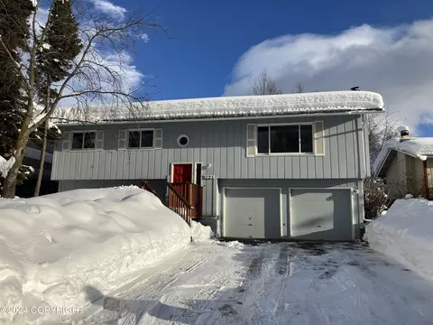 7021 Oakwood Dr, Anchorage, AK 99507