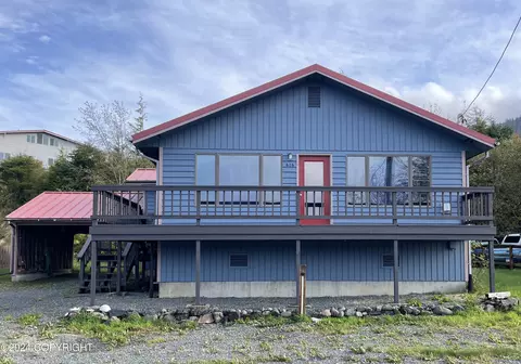 606 Oceanview Dr, Craig, AK 99921