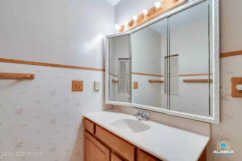 Bath - 17437 Baranoff Ave, Eagle River, AK 99577 photo 2 of 5