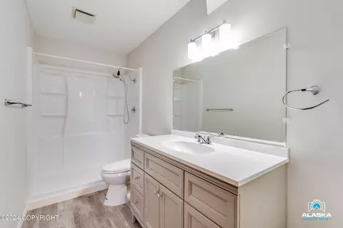 Bath - 17437 Baranoff Ave, Eagle River, AK 99577 photo 3 of 5