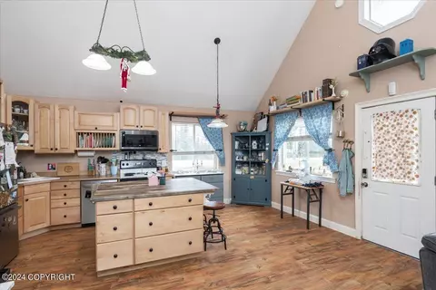 910 Refinery Loop, North Pole, AK 99705 photo 6