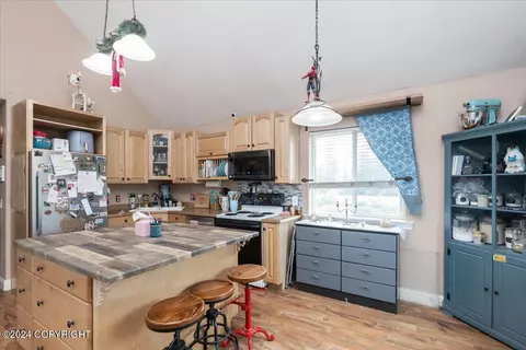 910 Refinery Loop, North Pole, AK 99705 photo 5