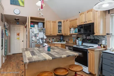 910 Refinery Loop, North Pole, AK 99705 photo 2