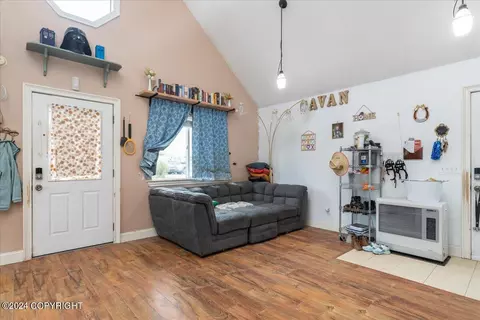 910 Refinery Loop, North Pole, AK 99705 photo 8