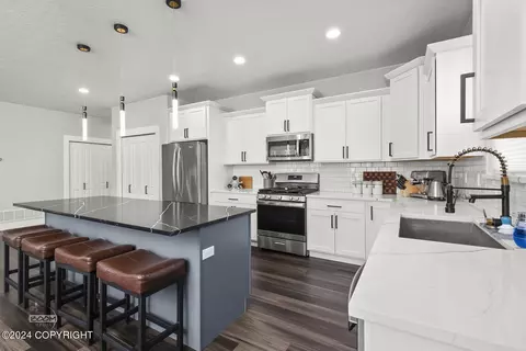 3925 S Bay Cir, Wasilla, AK 99623