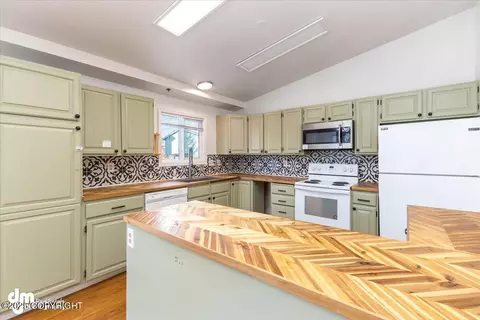 8511 Hiddenview Ct, Anchorage, AK 99504 photo 14