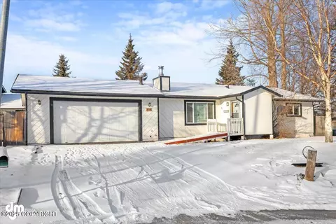 8511 Hiddenview Ct, Anchorage, AK 99504