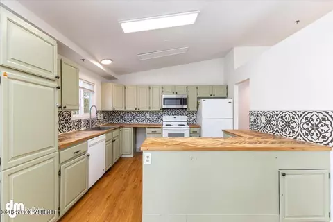 8511 Hiddenview Ct, Anchorage, AK 99504 photo 12