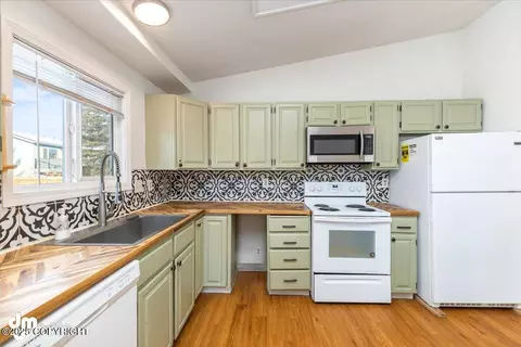 8511 Hiddenview Ct, Anchorage, AK 99504 photo 15