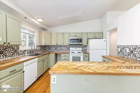 8511 Hiddenview Ct, Anchorage, AK 99504 photo 13