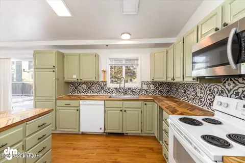 8511 Hiddenview Ct, Anchorage, AK 99504 photo 16
