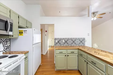 8511 Hiddenview Ct, Anchorage, AK 99504 photo 17