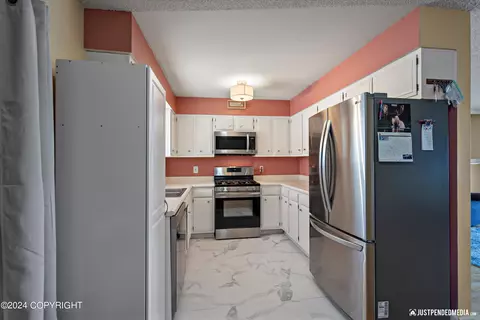 Kitchen - 10231 Chandalar St, Eagle River, AK 99577 photo 2 of 4