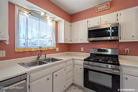 Kitchen - 10231 Chandalar St, Eagle River, AK 99577 photo 3 of 4