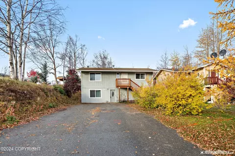8100 Seacliff St, Anchorage, AK 99502
