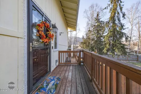 18634 S Lowrie Loop, Eagle River, AK 99577 photo 4