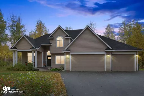 8270 E Splendid View Dr, Palmer, AK 99645