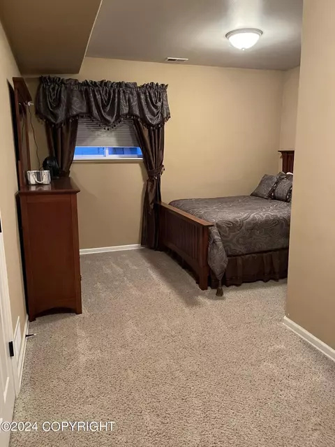 Bedroom - 8725 Plumas Cir, Eagle River, AK 99577 photo 5 of 6