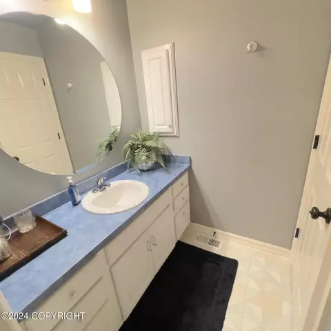 Bath - 8725 Plumas Cir, Eagle River, AK 99577 photo 4 of 7
