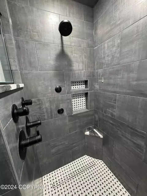 Bath - 3000 Rosalind Loop, Anchorage, AK 99507 photo 2 of 6