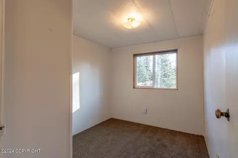 Bedroom - 65449 Lingonberry Rd, Ninilchik, AK 99639 photo 14 of 15