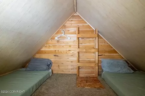 Bedroom - 65449 Lingonberry Rd, Ninilchik, AK 99639 photo 6 of 15